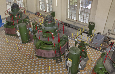 Centrale : vue plongeante sur les groupes n° 3 et 4. © Région Bourgogne-Franche-Comté, Inventaire du patrimoine Centrale : vue plongeante sur les groupes n° 3 et 4. © Région Bourgogne-Franche-Comté, Inventaire du patrimoine