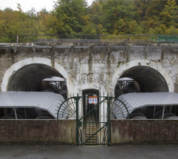 Conduites forcées sous le pont de la route départementale. © Région Bourgogne-Franche-Comté, Inventaire du patrimoine Conduites forcées sous le pont de la route départementale. © Région Bourgogne-Franche-Comté, Inventaire du patrimoine