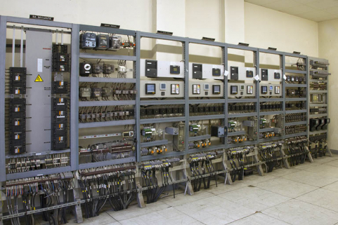 Centrale : salle de relayage des groupes. © Région Bourgogne-Franche-Comté, Inventaire du patrimoine Centrale : salle de relayage des groupes. © Région Bourgogne-Franche-Comté, Inventaire du patrimoine