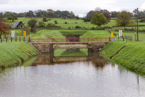 Pont routier sur le bief  d'amenée. © Région Bourgogne-Franche-Comté, Inventaire du patrimoine Pont routier sur le bief  d'amenée. © Région Bourgogne-Franche-Comté, Inventaire du patrimoine