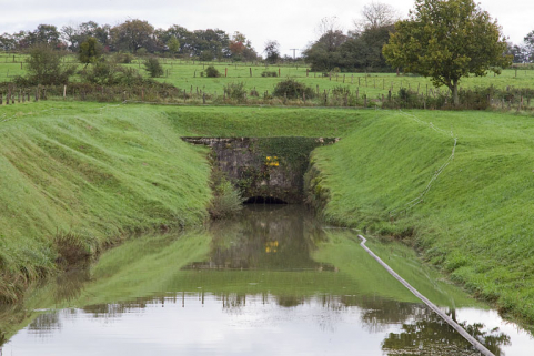 Bief d'amenée. Tête du tunnel. © Région Bourgogne-Franche-Comté, Inventaire du patrimoine Bief d'amenée. Tête du tunnel. © Région Bourgogne-Franche-Comté, Inventaire du patrimoine