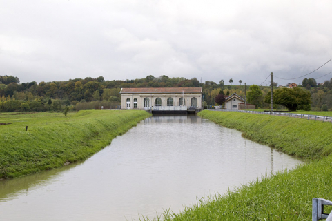 La centrale depuis le bief d'amenée. © Région Bourgogne-Franche-Comté, Inventaire du patrimoine La centrale depuis le bief d'amenée. © Région Bourgogne-Franche-Comté, Inventaire du patrimoine