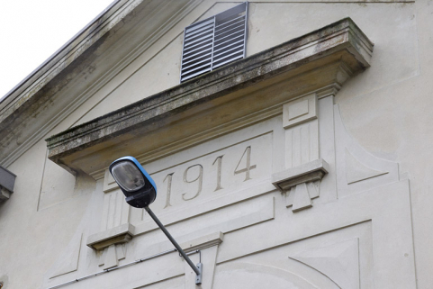 Cartouche de la façade nord. © Région Bourgogne-Franche-Comté, Inventaire du patrimoine Cartouche de la façade nord. © Région Bourgogne-Franche-Comté, Inventaire du patrimoine