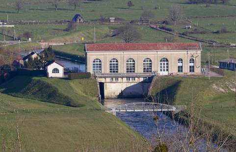 Vue d'ensemble depuis l'ouest. © Région Bourgogne-Franche-Comté, Inventaire du patrimoine Vue d'ensemble depuis l'ouest. © Région Bourgogne-Franche-Comté, Inventaire du patrimoine