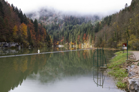 Le bassin de retenue, depuis le nord-est. © Région Bourgogne-Franche-Comté, Inventaire du patrimoine Le bassin de retenue, depuis le nord-est. © Région Bourgogne-Franche-Comté, Inventaire du patrimoine