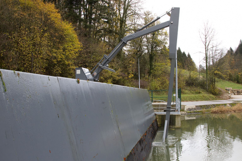 Prise d'eau : dégrilleur en fonctionnement. © Région Bourgogne-Franche-Comté, Inventaire du patrimoine Prise d'eau : dégrilleur en fonctionnement. © Région Bourgogne-Franche-Comté, Inventaire du patrimoine