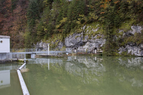 Barrage, vu d'amont (sud-ouest). © Région Bourgogne-Franche-Comté, Inventaire du patrimoine Barrage, vu d'amont (sud-ouest). © Région Bourgogne-Franche-Comté, Inventaire du patrimoine