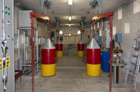 Barrage : intérieur de la salle de commande des vannes toit. © Région Bourgogne-Franche-Comté, Inventaire du patrimoine Barrage : intérieur de la salle de commande des vannes toit. © Région Bourgogne-Franche-Comté, Inventaire du patrimoine