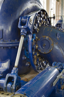 Groupe n° 1 : bras et cercle de vannage de la turbine, permettant d'en régler le débit. © Région Bourgogne-Franche-Comté, Inventaire du patrimoine