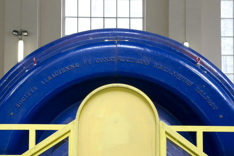 Groupe n° 2 : inscription sur le capot de l'alternateur. © Région Bourgogne-Franche-Comté, Inventaire du patrimoine