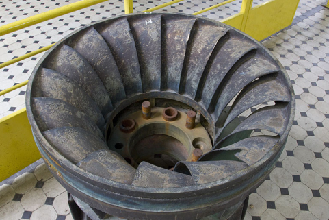 Extrémité des aubes de la roue d'une turbine Francis double. © Région Bourgogne-Franche-Comté, Inventaire du patrimoine
