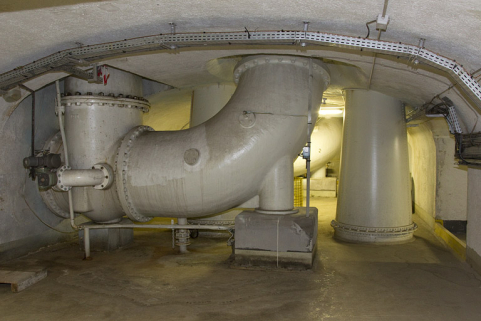 Centrale : soubassement, avec conduits d'alimentation des turbines et d'évacuation de l'eau. © Région Bourgogne-Franche-Comté, Inventaire du patrimoine Centrale : soubassement, avec conduits d'alimentation des turbines et d'évacuation de l'eau. © Région Bourgogne-Franche-Comté, Inventaire du patrimoine