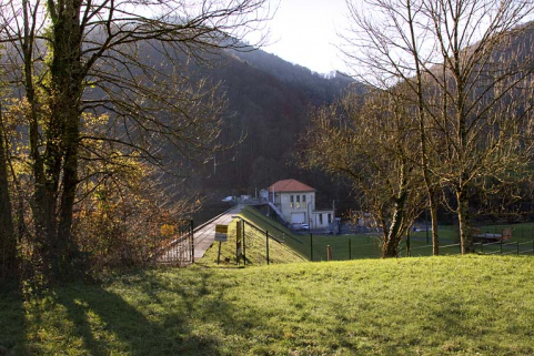 Vue d'ensemble depuis le nord-est (extrémité de la digue rive droite). © Région Bourgogne-Franche-Comté, Inventaire du patrimoine Vue d'ensemble depuis le nord-est (extrémité de la digue rive droite). © Région Bourgogne-Franche-Comté, Inventaire du patrimoine