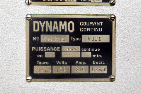 Groupe n° 1 : plaque signalétique de la dynamo. © Région Bourgogne-Franche-Comté, Inventaire du patrimoine Groupe n° 1 : plaque signalétique de la dynamo. © Région Bourgogne-Franche-Comté, Inventaire du patrimoine