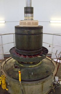 Groupe n° 2 : excitatrice partiellement démontée. © Région Bourgogne-Franche-Comté, Inventaire du patrimoine Groupe n° 2 : excitatrice partiellement démontée. © Région Bourgogne-Franche-Comté, Inventaire du patrimoine