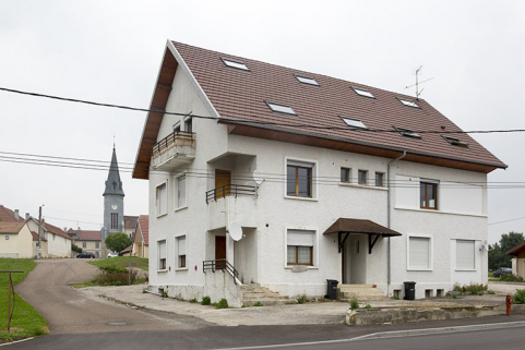 Vue d'ensemble, de trois quarts gauche. © Région Bourgogne-Franche-Comté, Inventaire du patrimoine Vue d'ensemble, de trois quarts gauche. © Région Bourgogne-Franche-Comté, Inventaire du patrimoine