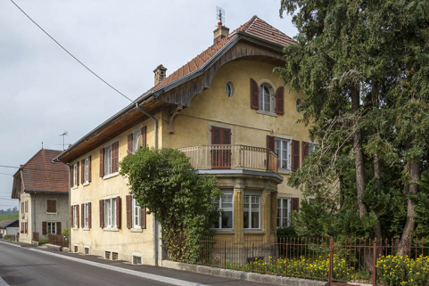 Logement patronal, de trois quarts droite. © Région Bourgogne-Franche-Comté, Inventaire du patrimoine Logement patronal, de trois quarts droite. © Région Bourgogne-Franche-Comté, Inventaire du patrimoine