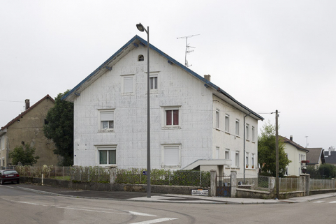 Façades antérieure et latérale gauche. © Région Bourgogne-Franche-Comté, Inventaire du patrimoine Façades antérieure et latérale gauche. © Région Bourgogne-Franche-Comté, Inventaire du patrimoine