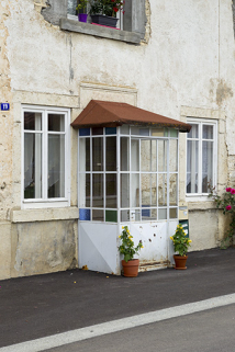 Façade antérieure : entrée. © Région Bourgogne-Franche-Comté, Inventaire du patrimoine Façade antérieure : entrée. © Région Bourgogne-Franche-Comté, Inventaire du patrimoine