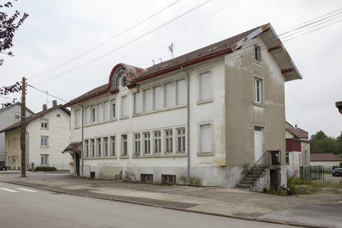 Façades antérieure et latérale droite. © Région Bourgogne-Franche-Comté, Inventaire du patrimoine Façades antérieure et latérale droite. © Région Bourgogne-Franche-Comté, Inventaire du patrimoine