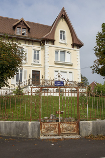 Grille d'entrée. © Région Bourgogne-Franche-Comté, Inventaire du patrimoine Grille d'entrée. © Région Bourgogne-Franche-Comté, Inventaire du patrimoine