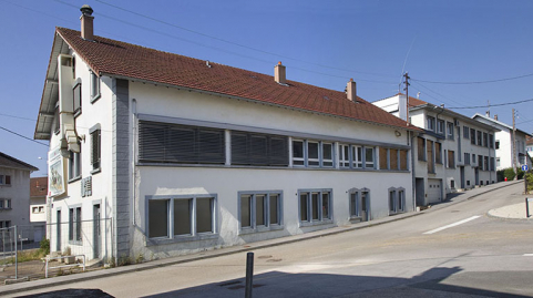 Usine : vue d'ensemble des façades antérieures, sur la rue Victor Hugo. © Région Bourgogne-Franche-Comté, Inventaire du patrimoine Usine : vue d'ensemble des façades antérieures, sur la rue Victor Hugo. © Région Bourgogne-Franche-Comté, Inventaire du patrimoine