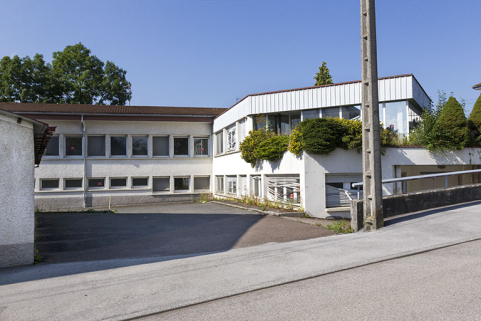 Usine, vue de l'est : corps de bâtiment ancien à gauche, récent à droite. © Région Bourgogne-Franche-Comté, Inventaire du patrimoine