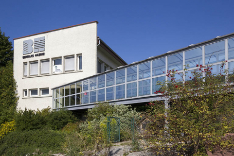 Usine, corps de bâtiment ancien : extrémité sud et passerelle de liaison avec le site Bernard Haenni. © Région Bourgogne-Franche-Comté, Inventaire du patrimoine