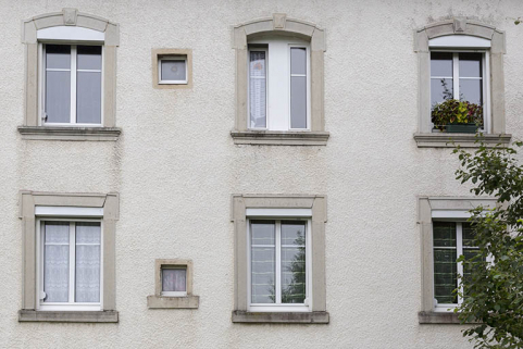 Logement patronal, façade postérieure : fenêtres. © Région Bourgogne-Franche-Comté, Inventaire du patrimoine Logement patronal, façade postérieure : fenêtres. © Région Bourgogne-Franche-Comté, Inventaire du patrimoine