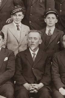 1° année [détail centré sur le directeur Octave Prélat], décennies 1930-1940. © Région Bourgogne-Franche-Comté, Inventaire du patrimoine