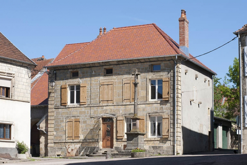 Vue de trois quarts droit. © Région Bourgogne-Franche-Comté, Inventaire du patrimoine