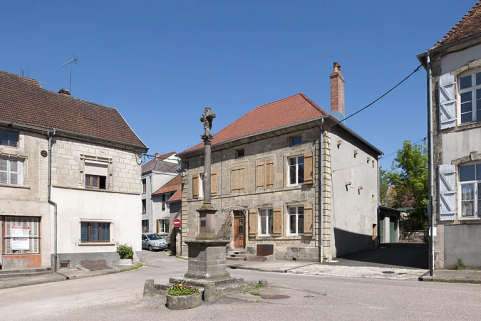 Vue générale de trois quarts droit. © Région Bourgogne-Franche-Comté, Inventaire du patrimoine