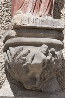 Statue de la Vierge à l'Enfant : détail de la console. © Région Bourgogne-Franche-Comté, Inventaire du patrimoine