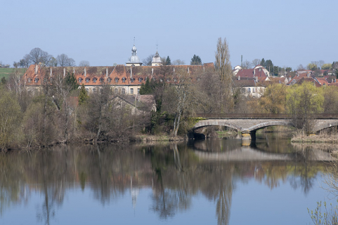 Vue générale depuis le sud (en hiver). © Région Bourgogne-Franche-Comté, Inventaire du patrimoine
