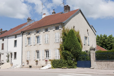 Vue générale de trois quarts droit. © Région Bourgogne-Franche-Comté, Inventaire du patrimoine