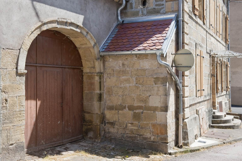 Portail du bâtiment abritant les parties agricoles. © Région Bourgogne-Franche-Comté, Inventaire du patrimoine