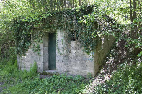 Camp militaire du bois des Balières : magasin de munitions. © Région Bourgogne-Franche-Comté, Inventaire du patrimoine Camp militaire du bois des Balières : magasin de munitions. © Région Bourgogne-Franche-Comté, Inventaire du patrimoine