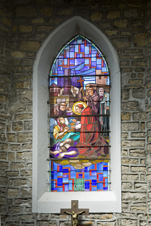 Verrière n° 2 : saint Charles Borromée donnant la communion aux pestiférés, par Benoît Frères, Nancy, 1938. Inscription : EN SOUVENIR DE CHARLES BESANCON. © Région Bourgogne-Franche-Comté, Inventaire du patrimoine Verrière n° 2 : saint Charles Borromée donnant la communion aux pestiférés, par Benoît Frères, Nancy, 1938. Inscription : EN SOUVENIR DE CHARLES BESANCON. © Région Bourgogne-Franche-Comté, Inventaire du patrimoine