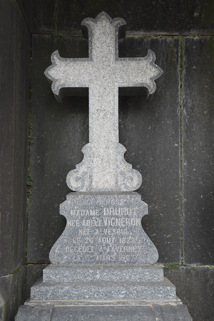 Monument funéraire de la famille Druhot. Tombeau d'Adèle Vigneron, épouse de Jean-Charles Druhot : la croix. © Région Bourgogne-Franche-Comté, Inventaire du patrimoine