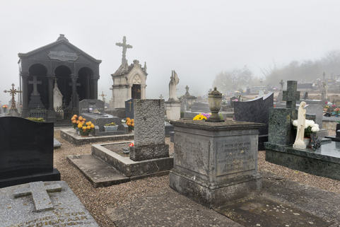 Vue partielle du cimetière en direction du monument funéraire de la famille Druhot. © Région Bourgogne-Franche-Comté, Inventaire du patrimoine