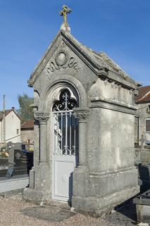 Monument funéraire des familles Seurot, Bregand et Druais (dont Hippolyte Druais, maire de Faverney de 1888 à 1913).  © Région Bourgogne-Franche-Comté, Inventaire du patrimoine