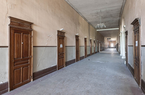 Intérieur : le couloir en direction de l'ouest. © Région Bourgogne-Franche-Comté, Inventaire du patrimoine