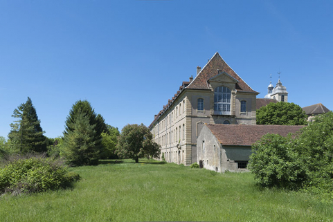 Aile sud depuis l'entrée, rue de l'Abbaye. © Région Bourgogne-Franche-Comté, Inventaire du patrimoine