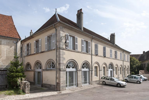 Vue de trois quarts droite depuis la rue Bossuet. © Région Bourgogne-Franche-Comté, Inventaire du patrimoine Vue de trois quarts droite depuis la rue Bossuet. © Région Bourgogne-Franche-Comté, Inventaire du patrimoine