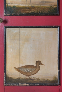 Panneau inférieur du placard situé près de l'escalier menant à l'étage, représentation d'oiseau. © Région Bourgogne-Franche-Comté, Inventaire du patrimoine