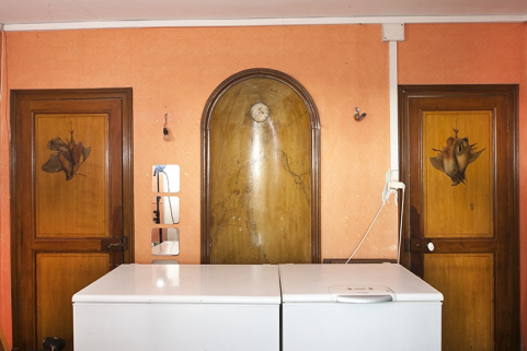 Salle à manger : mur séparant la salle à manger de la cuisine. © Région Bourgogne-Franche-Comté, Inventaire du patrimoine