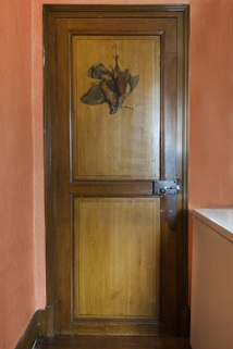 Salle à manger : porte de placard ornée d'une nature morte. © Région Bourgogne-Franche-Comté, Inventaire du patrimoine