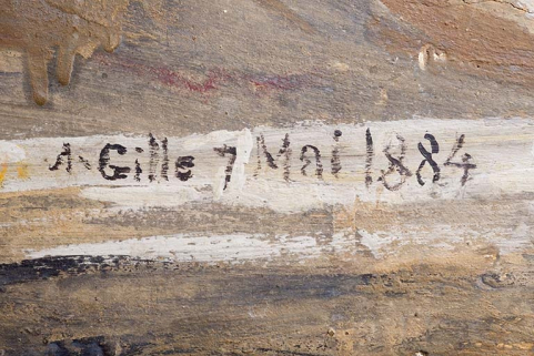 Signature (A. Gille) et date (7 mai 1884) des représentations d'oiseaux exécutées dans la cage de l'escalier menant au grenier. © Région Bourgogne-Franche-Comté, Inventaire du patrimoine