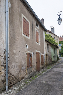 Maison, rue d'Enfer : exemple de maison à un étage carré et un étage de comble éclairé par une baie oblongue. © Région Bourgogne-Franche-Comté, Inventaire du patrimoine