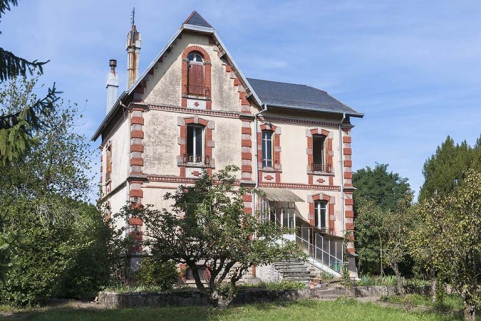 Façade postérieure, de trois quarts gauche. © Région Bourgogne-Franche-Comté, Inventaire du patrimoine Façade postérieure, de trois quarts gauche. © Région Bourgogne-Franche-Comté, Inventaire du patrimoine
